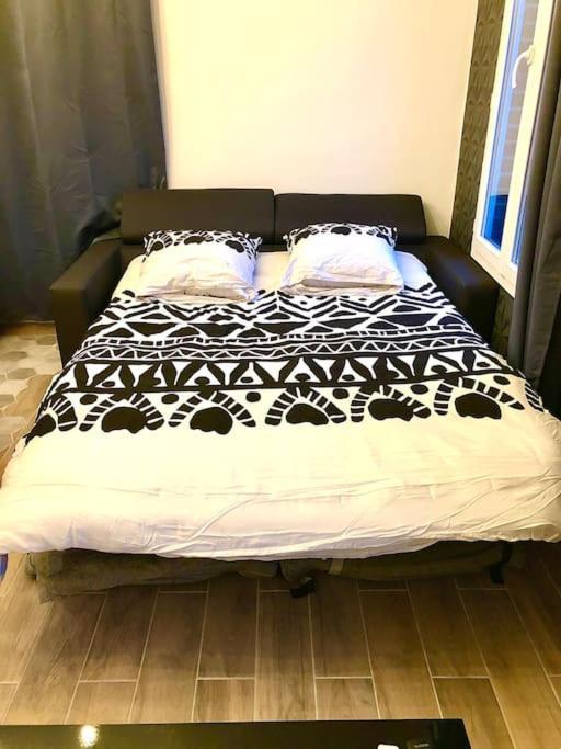 Le Led Room,Centre Ville Place De Parking Gratuite 桑斯 外观 照片