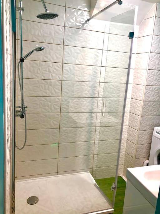 Le Led Room,Centre Ville Place De Parking Gratuite 桑斯 外观 照片